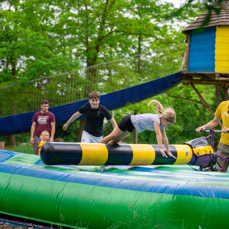 Parc de loisirs en sud ardèche- gonflable